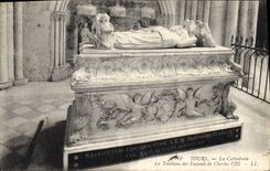 CPA Tours La Cathedrale Le Tombeau des Enfants de Charles VIII 
