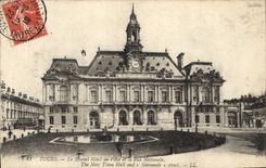 CPA Tours Le Nouvel Hotel de Ville et la Rue Nationale 