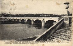 CPA Tours Le Pont de Pierre sur la Loire 