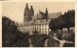 CPA Tours Indre et Loire Le Musee et la Cathedrale St Gatien 