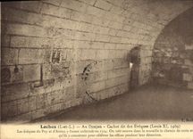 CPA Loches L et L Au Donjon Cachot dit des Eveques Louis XI 1469 