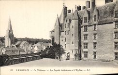 CPA Langeais Le Chateau La Facade interieure et l'Eglise 