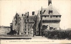 CPA Langeais L et L Chateau cote Ouest et cour interieure 
