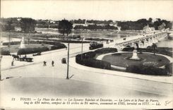 CPA Tours la Place des Arts les Squares Robelais et Descartes la Loire et le Pont de Pierre 