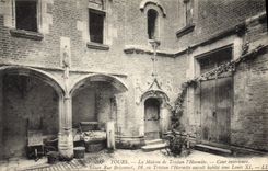 CPA Tours la Maison de Tristan l'Hermite Cour Interieur Situee Rue Briconnet 