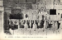 CPA Louches le Donjon Sculptures dans le Mur de la Salle d'Armes 