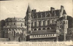CPA Amboise I et L le Chateau Monument historique bati par Charles VIII et Louis XII restaure en Par