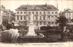 CPA Tours I et L l'Ancien hotel de Ville et le Square Rabelais