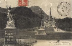 CPA Lourdes La Basilique et le Calvaire Breton 