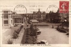 CPA Vichy Place de la Republique 