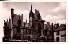 CPA Bourges Palais Jacques Coeur et statue 