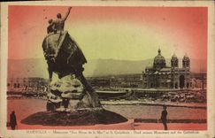 CPA Marseille Monument aux Heros de la Mer et la Cathedrale 