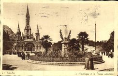 CPA Lourdes La Basilique et la Vierge couronnee 