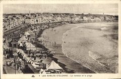 CPA Les Sables d'Olonne Le ramblai et la Plage 