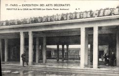 CPA Paris Exposition des Arts Decoratifs Peristyle de la Cour des Metiers 