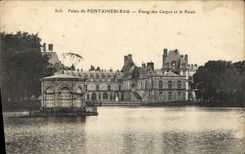 CPA Palais de Fontainebleau Etang des Carpes et le Palais 