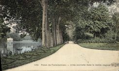 CPA Palais de Fontainebleau Allee couverte dans le Jardin Anglais 