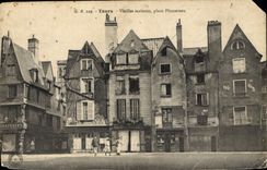 CPA Tours Vieilles Maisons place Plumereau 