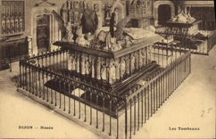 CPA Dijon Musee Les Tombeaux 