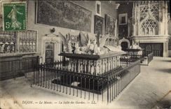 CPA Dijon Le Musee La Salle des Gardes 