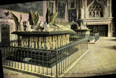 CPA Dijon Musee Salle des Gardes Tombeaux des Ducs de Bourgogne 