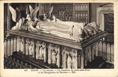 CPA Dijon Le Musee Le tombeau de Jean sans Peur et de Marguerite de Baviere 