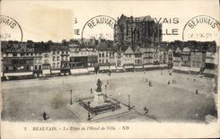 CPA Beauvais La Place de l'Hotel de Ville 