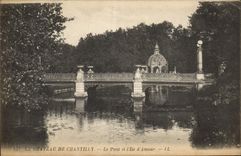 CPA Le Chateau de Chantilly Le Pont et I'lle d'Amour 
