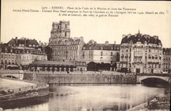 CPA Rennes Place de la Croix de la Mission et Gare des Tramways 