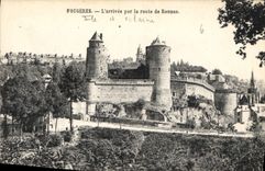 CPA Fougeres L'Arrivee par la Route de Rennes 
