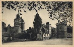 CPA Vitre Ille et Vilaine Rue et Tour d'Embas 