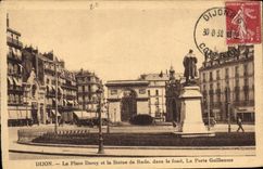 CPA Dijon La Place Darcy et la Statue de Rude dans le fond La Porte Guillaume 