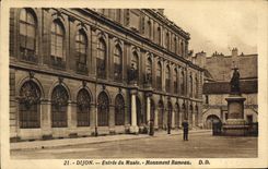 CPA Dijon Entree du Musee Monument Rameau 