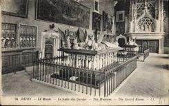 CPA Dijon Le Musee La Salle des Gardes 