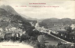 CPA Lourdes Vue d'ensemble sur la Basilique et l'Esplanade 