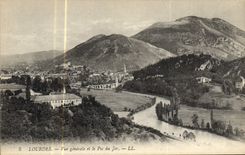 CPA Lourdes Vue generale et le Pic du Jer 