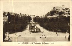 CPA Lourdes L'Esplanade et le Chateau 