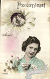 CPA Passionnement Femme Fleurs