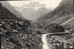 CPA Route de Gavarnie Sortie du Chaos Au fond les Montagnes du Cirque 