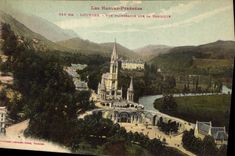 CPA Lourdes Vue plongeante sur la Basilique 