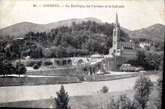 CPA Lourdes La Basilique les Piscines et le Calvaire 