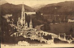 CPA Lourdes La Basilique Vue plongeante 