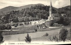 CPA Lourdes La Basilique les Piscines et le Calvaire 
