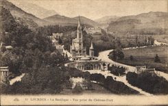 CPA Lourdes La Basililque Vue prise du Chateau Fort 