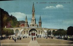 CPA Lourdes La Basilique vue de face 