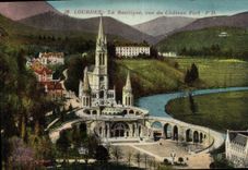 CPA Lourdes La Basilique vue du Chateau Fort 
