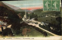 CPA Lourdes La Basilique Vue plongeante 