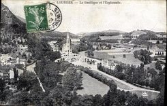 CPA Lourdes La Basilique et l'Esplanade 