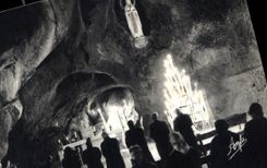 CPA Lourdes Vallee de prieres a la Grotte 