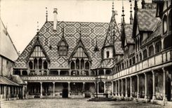 CPA Beaune C d Or Hotel Dieu La Cour d'Honneur 